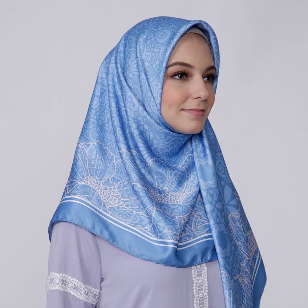 Kerudung Segi Empat Scaveria Scarf warna Biru dari Zoya