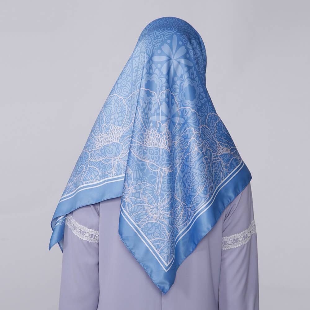 Kerudung Segi Empat Scaveria Scarf warna Biru dari Zoya