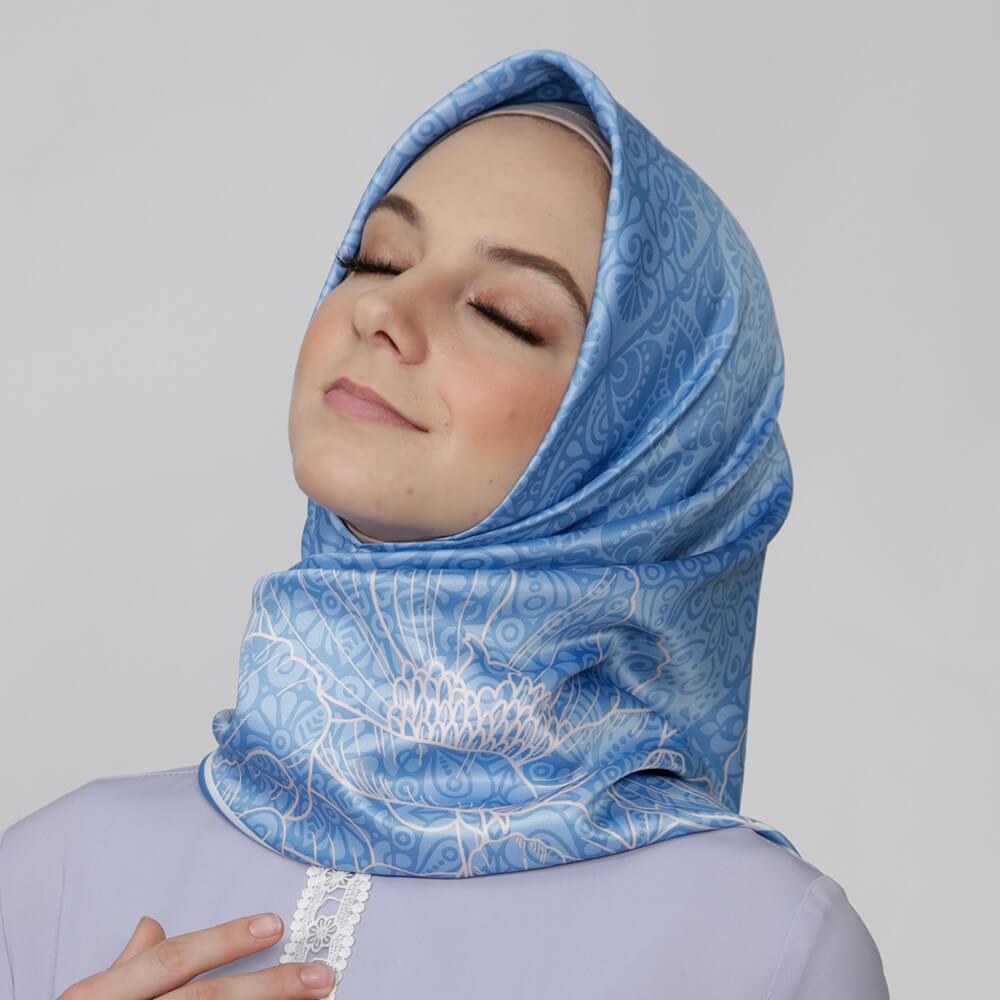 Kerudung Segi Empat Scaveria Scarf warna Biru dari Zoya